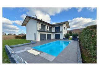  Maison � vendre 6 pi�ces 245 m�