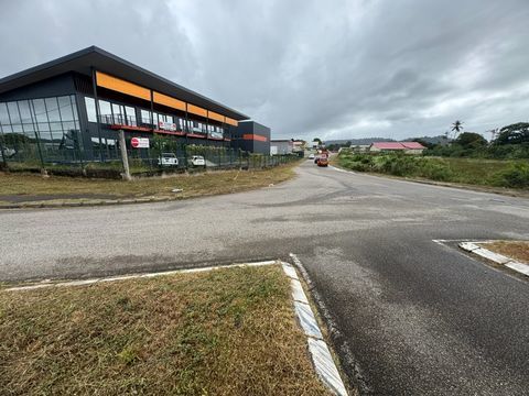 Magnifique surface commerciale de 340 m2 &agrave; louer Sortie de Cayenne 7820 97351 Matoury