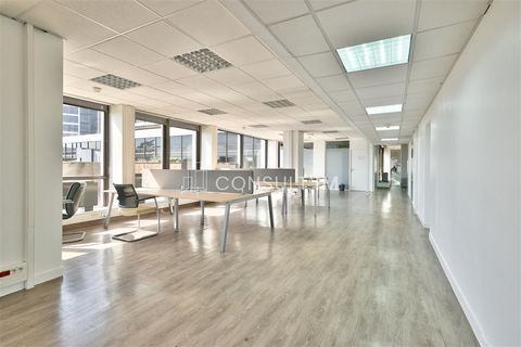 Au pied du Pont de St Cloud, beau plateau lumineux de 438 m&sup2; &agrave; VENDRE 766500 92210 Saint cloud