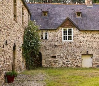  Propri�t�/ch�teau � vendre 15 + pi�ces 300 m�