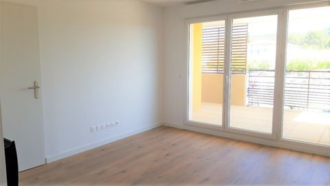   T2 avec terrasse et parking aux ARCS Appartement - 2 pi�ce(s) - 41 m�