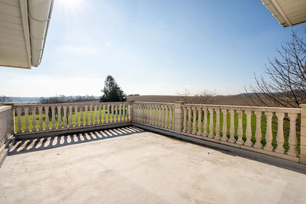 � vendre  Maison Mionnay (01390)