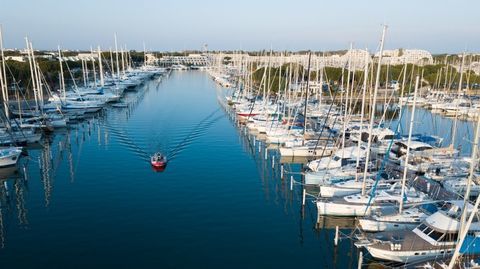 GARD (30) Le Grau-du-Roi (30240) &agrave; vendre MURS et fonds de commerce de restaurant en Emplacement N&deg;1 de 180 m 2 799000 30240 Le grau du roi