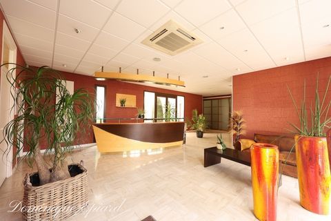 A VENDRE � Ensemble tertiaire prestations haut de gamme de plus 2 000 m&sup2; sur 9 000 m&sup2; � Niort 1999480 79000 Niort