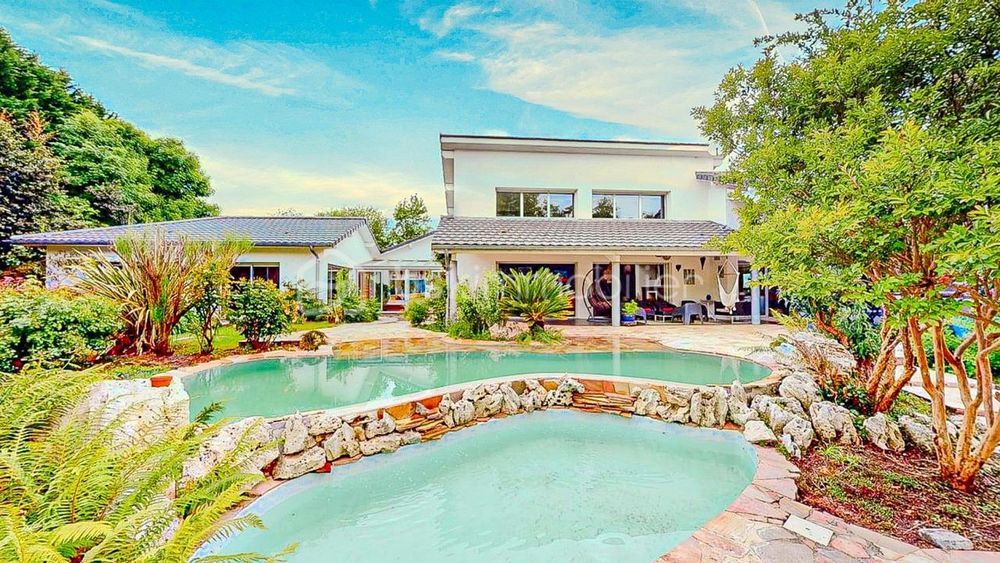 � vendre  Propri�t�/ch�teau Saint-Martin-de-Seignanx (40390)