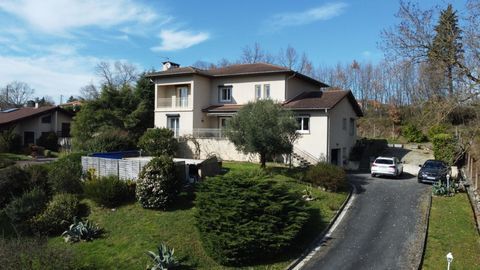   Maison familiale Maison - 7 pi�ce(s) - 187 m�