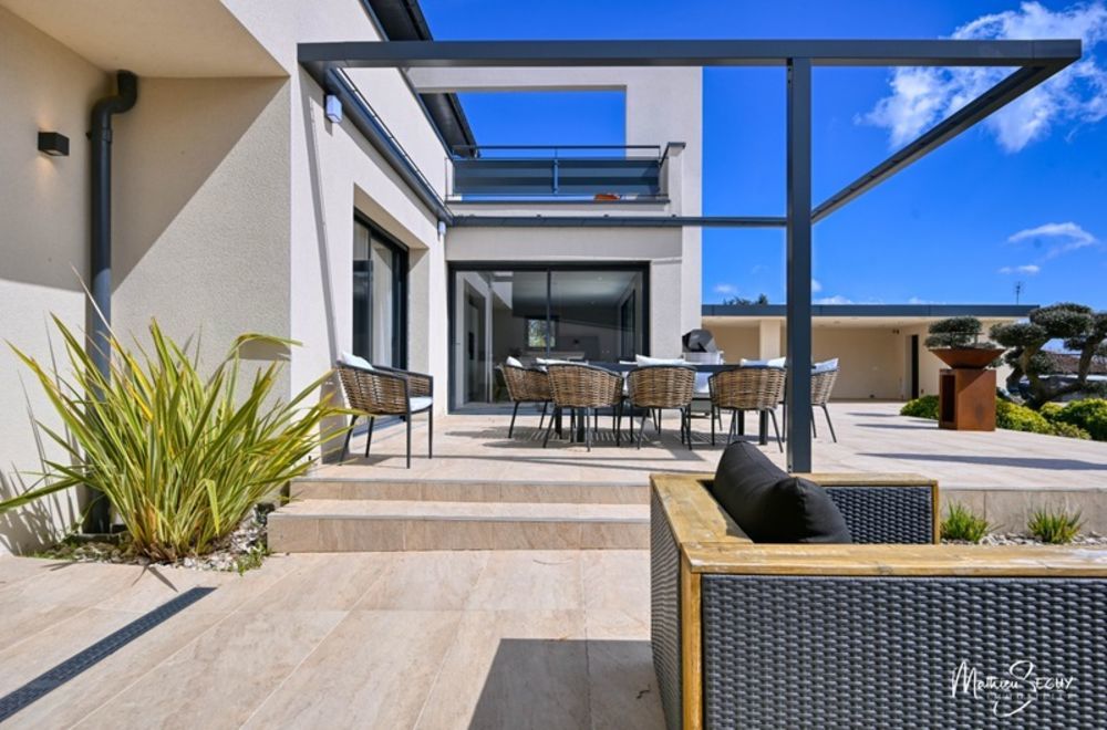 � vendre  Propri�t�/ch�teau Thurins (69510)