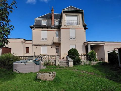   Superbe Maison Bourgeoise avec Vue Panoramique sur Maurs Maison - 1 pi�ce(s) - 181 m�
