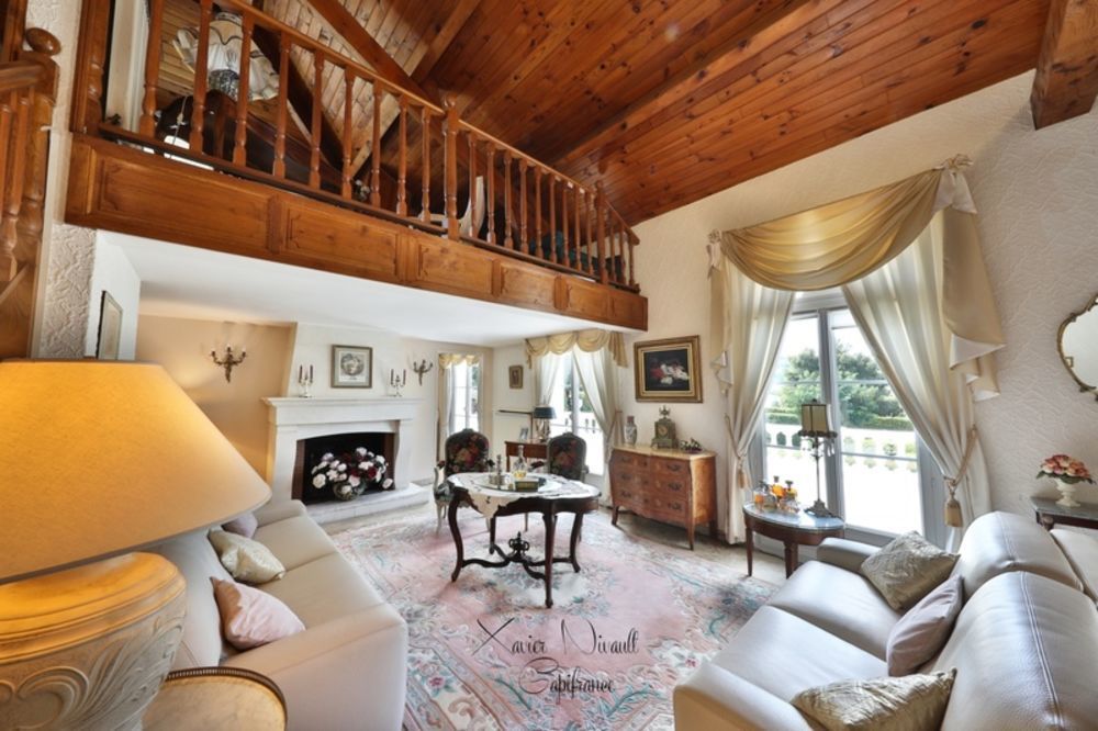 � vendre  Maison La Roche-Vineuse (71960)