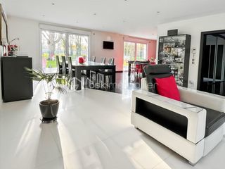  Propri�t�/ch�teau � vendre 7 pi�ces 341 m�