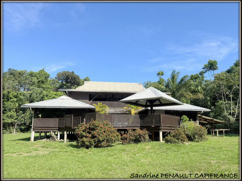   A VENDRE A MONTSINERY TONNEGRANDE (CARAPA) UNE MAGNIFIQUE PROPRIETE T6 DE 268 m� - TERRAIN 1 HECTARE - AU PRIX DE 392 000 � Maison - 5 pi�ce(s) - 268 m�