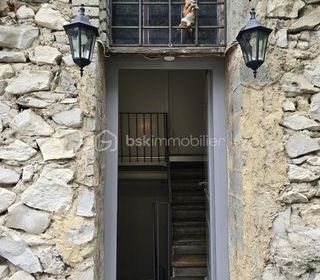  Immeuble � vendre 5 pi�ces 274 m�