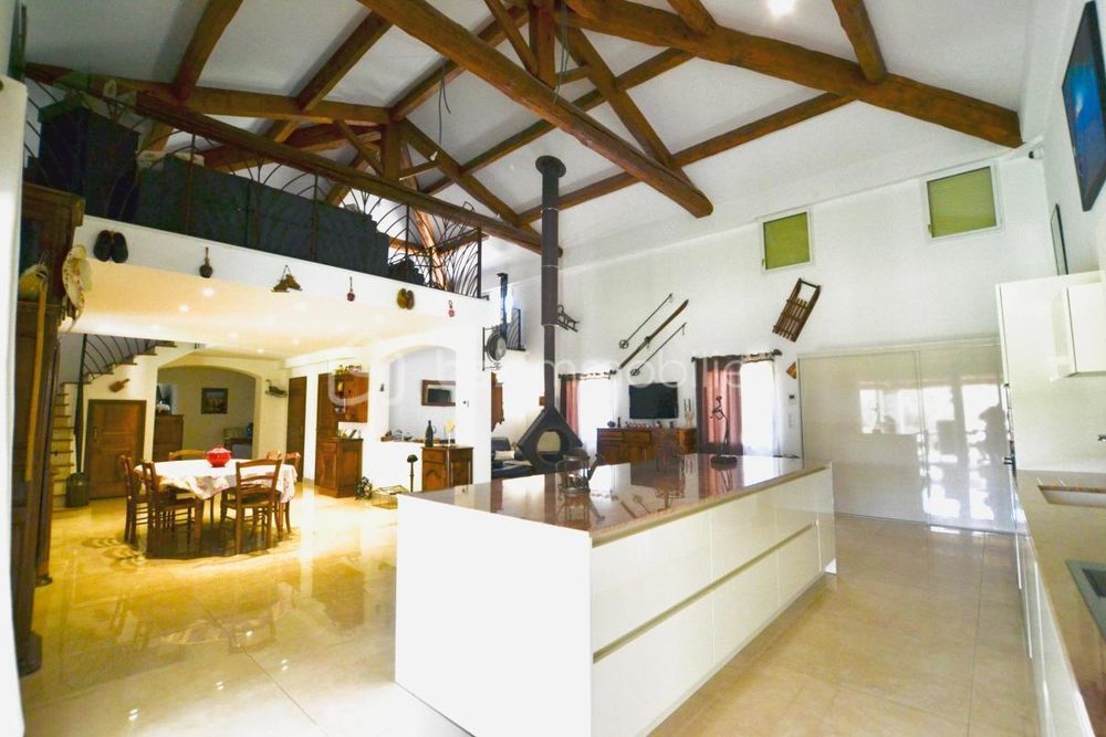 � vendre  Propri�t�/ch�teau La Verdi�re (83560)