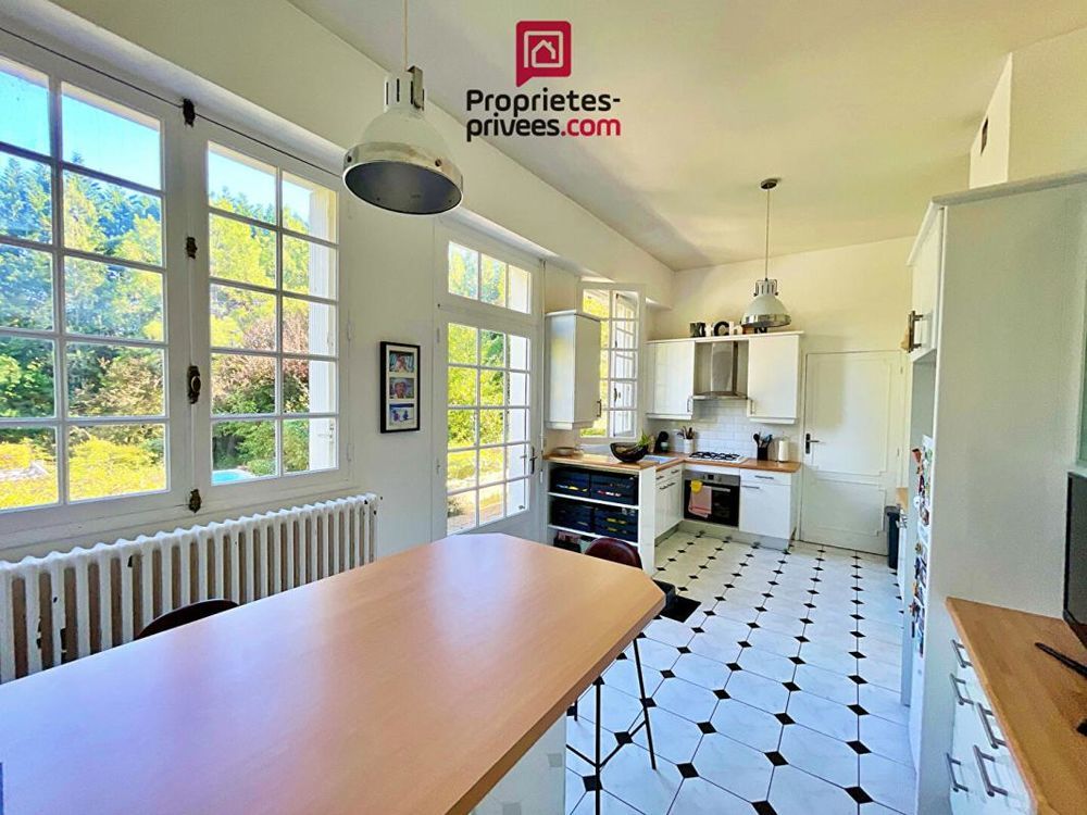 � vendre  Propri�t�/ch�teau Yvrac (33370)