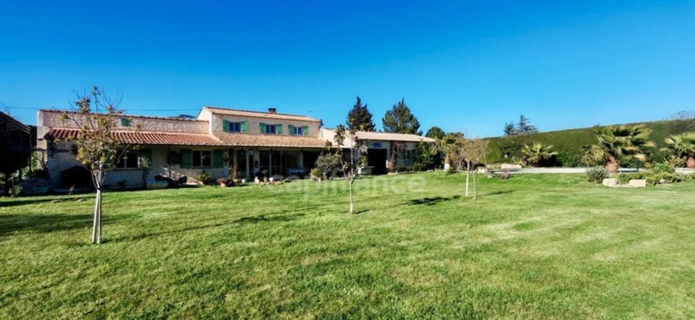 � vendre  Propri�t�/ch�teau Arles (13200)