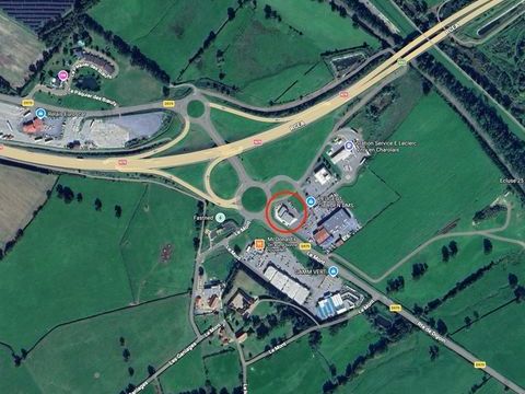 Restaurant + bureaux + appartement &agrave; louer VITRY EN CHAROLLAIS (71)-Emplacement n&deg;1 6000 71600 Vitry en charollais