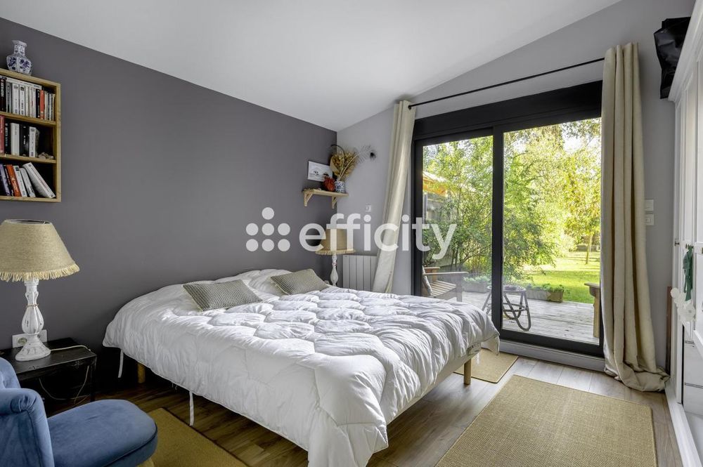 � vendre  Villa Bruges (33520)