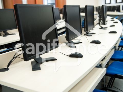 Local/bureau Bail &agrave; c&eacute;der  SEGRE (49) boutique de 130m2 divisible en bureaux 36000 49500 Segre