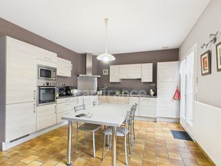  Propri�t�/ch�teau � vendre 9 pi�ces 241 m�