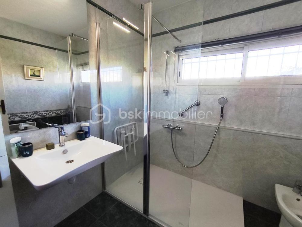 � vendre  Villa Saint-Laurent-du-Var (06700)