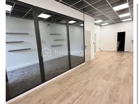 &Agrave; VENDRE � Bureaux 51,5 m&sup2; r&eacute;nov&eacute;s � Zone d'activit&eacute;s des Milles 125000 13100 Aix en provence