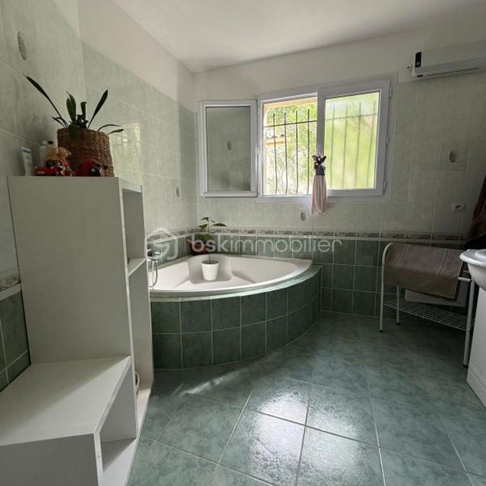 � vendre  Villa Pouzolles (34480)