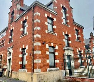  Immeuble � vendre 15 + pi�ces 326 m�