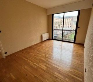  Appartement � louer 3 pi�ces 85 m�