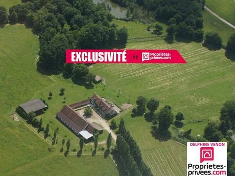   Exclusivit� - Propri�t� avec beaucoup de cachet proche de Tigy ; Long�re, Ecuries, piste d'entrainement, pr�s, bois et plan d'ea Propri�t�/ch�teau - 8 pi�ce(s) - 300 m�
