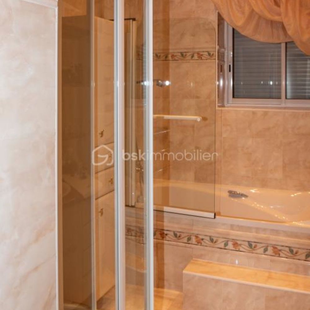 � vendre  Villa Villeneuve-de-Berg (07170)