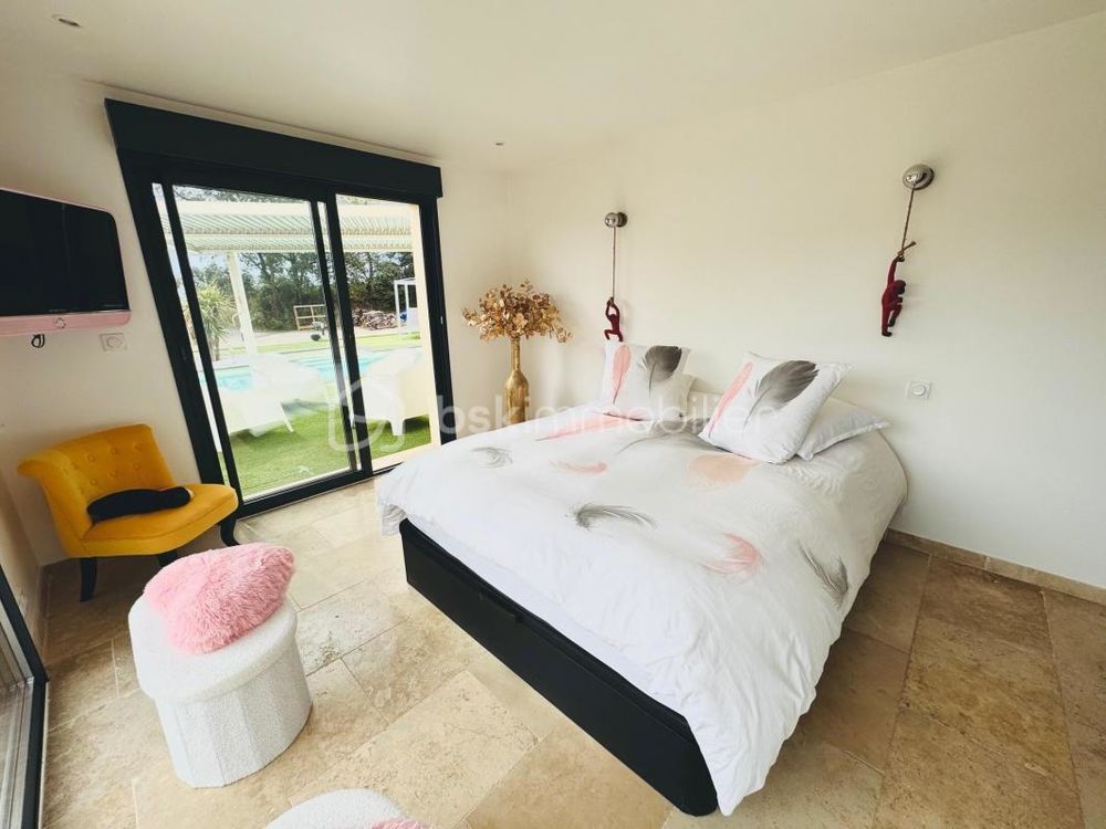 � vendre  Propri�t�/ch�teau Corbi�res (04220)