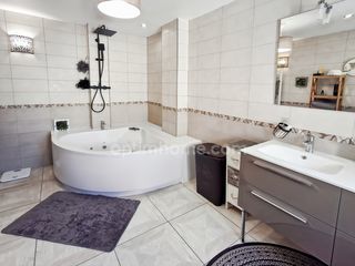  Maison � vendre 10 pi�ces 325 m�