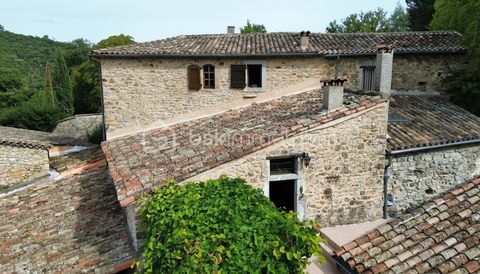   Authentique mas c�venol avec d�pendances et 2,5 ha de terrain arbor� Maison - 4 pi�ce(s) - 110 m�