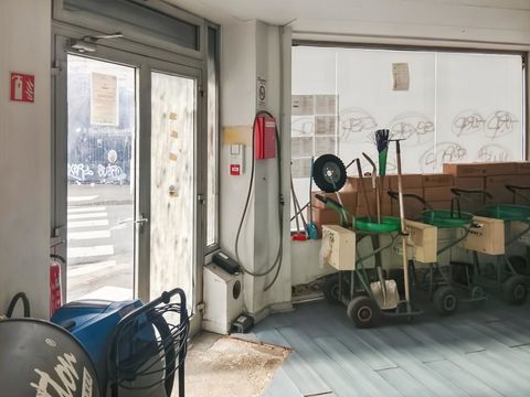 Locaux vendus occup&eacute;s 255000 93100 Montreuil