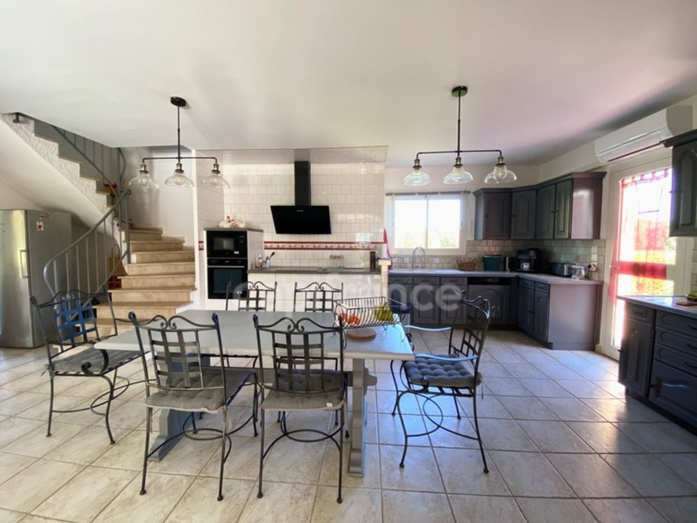 � vendre  Propri�t�/ch�teau Uz�s (30700)