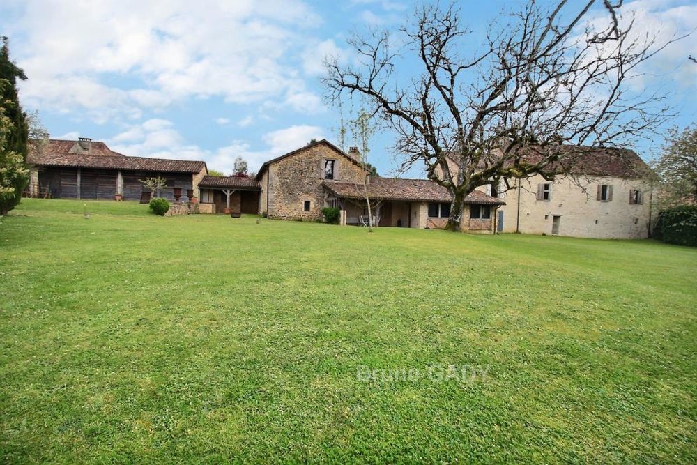 � vendre  Propri�t�/ch�teau P�rigueux (24000)