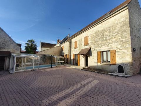   Maison Maison - 10 pi�ce(s) - 150 m�