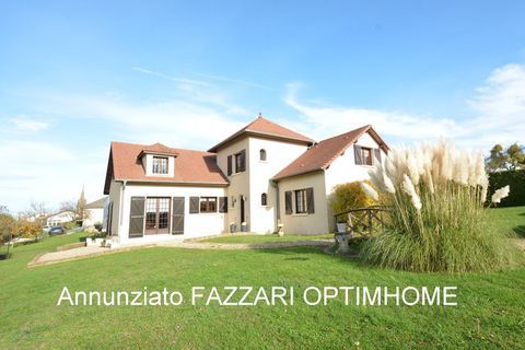   � vendre en exclusivit� � Stenay, vaste maison familiale de plain-pied � 175 m� habitables � 5 chambres � terrain 1 528 m� Maison - 8 pi�ce(s) - 175 m�