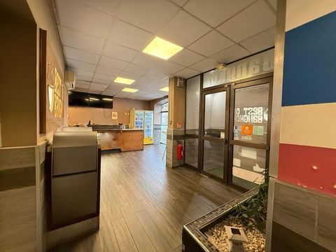 &Agrave; vendre � Murs commerciaux en angle, hyper centre AVEC EXTRACTION AUX NORMES &agrave; vendre MELUN (77) 345000 77000 Melun