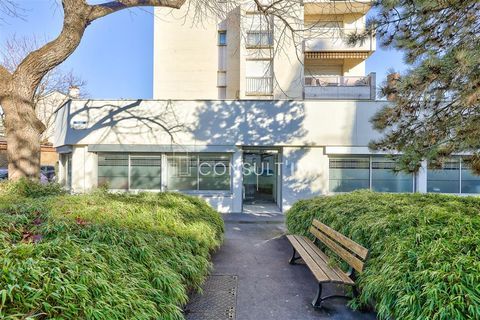 A deux pas de la Gare de Vincennes, bureaux en RDC avec double acc&egrave;s ERP PMR 2500000 94300 Vincennes