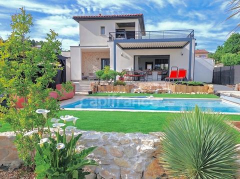   Dpt Gard (30), � vendre proche de UZES maison P5 de 123 m�, piscine, panneaux solaire, g�te Villa - 5 pi�ce(s) - 123 m�