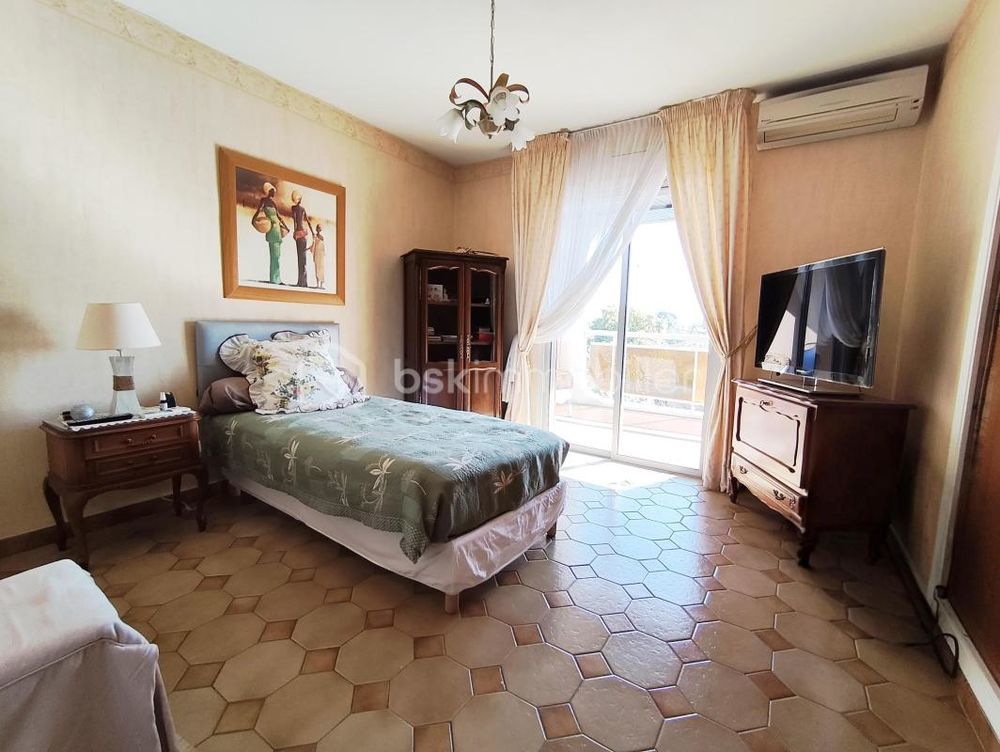� vendre  Villa Saint-Laurent-du-Var (06700)