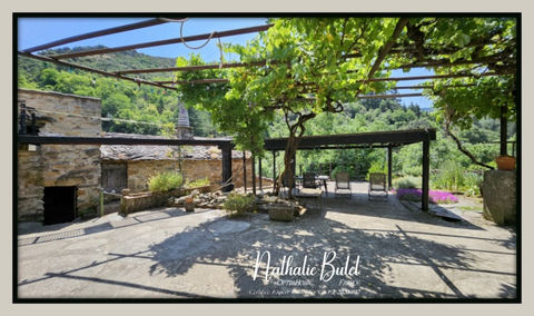   A vendre � Maison de village avec jardin et d�pendances � secteur entre Saint-Chinian et Saint Pons de Thomi�res Maison - 6 pi�ce(s) - 102 m�