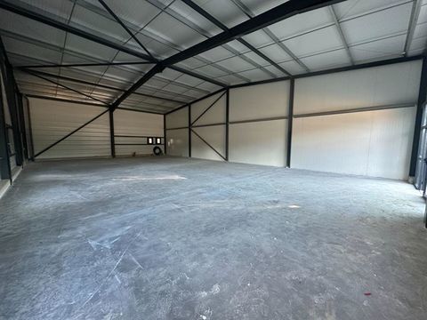 13800 ISTRES - Local commercial 240 m&sup2; 2500 13800 Istres