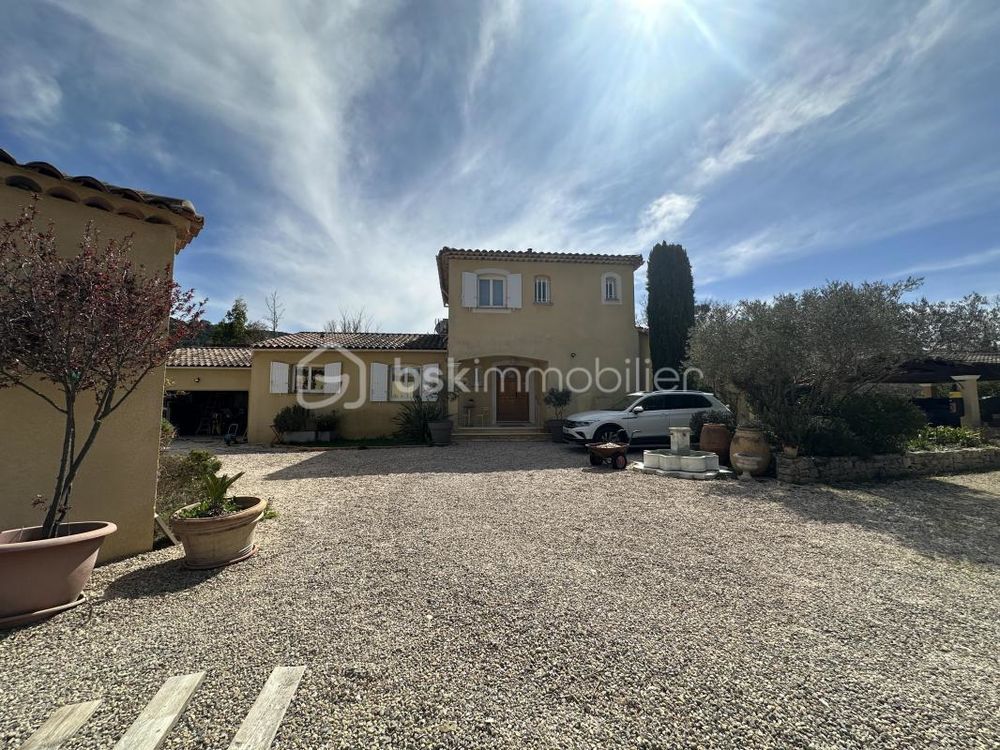 � vendre  Propri�t�/ch�teau N�oules (83136)