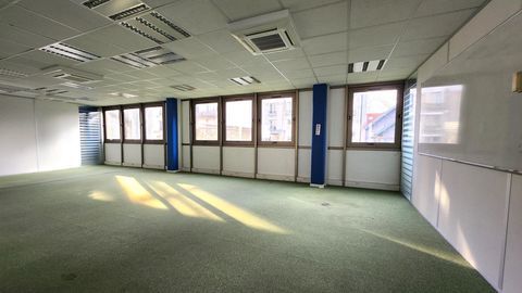 Dans un immeuble entretenu, plateau &agrave; louer en bail d&eacute;rogatoire 4688 92100 Boulogne billancourt