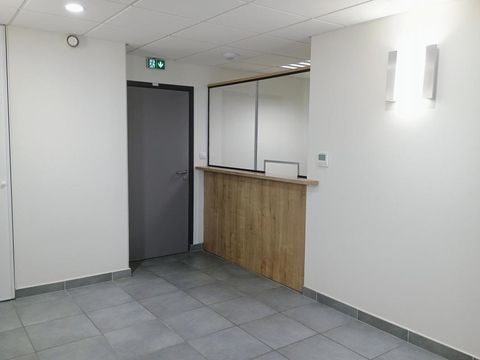 SAINT-VALLIER - Local professionnel pour profession de sant&eacute; 1176 71000 Saint vallier