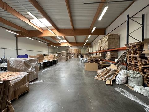 Dpt Rh&ocirc;ne (69), &agrave; louer DECINES CHARPIEU Entrepots et Bureaux - Plain pied de 662M2, soit 522m2 d'entrep&ocirc;t et 140m2 de bureaux 4123 69150 Decines charpieu