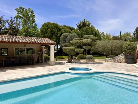   � vendre - Propri�t� d'exception aux portes de Saint-R�my-de-Provence Maison - 6 pi�ce(s) - 300 m�