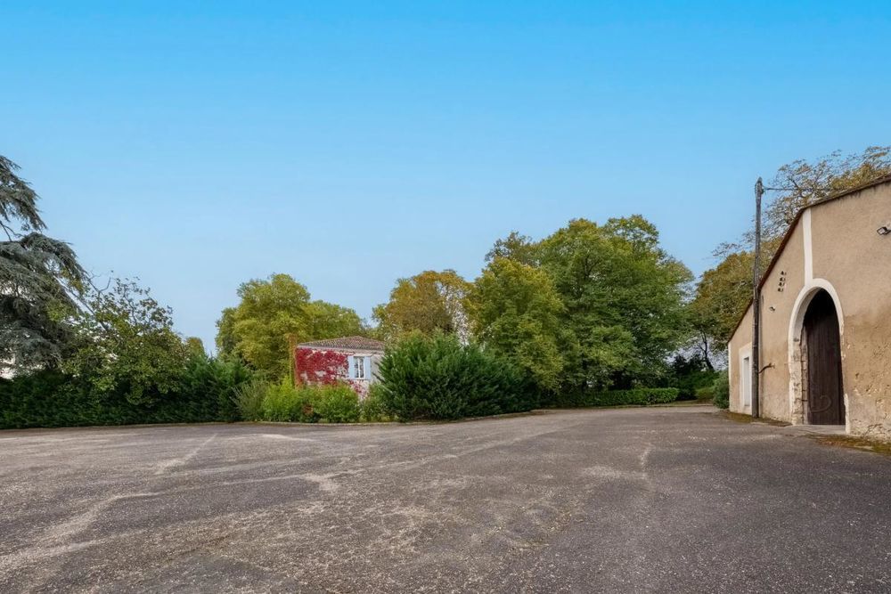 � vendre  Propri�t�/ch�teau Yvrac (33370)